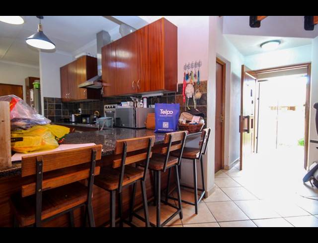 3 BEDROOM TOWNHOUSE FOR SALE IN THATCHFIELD